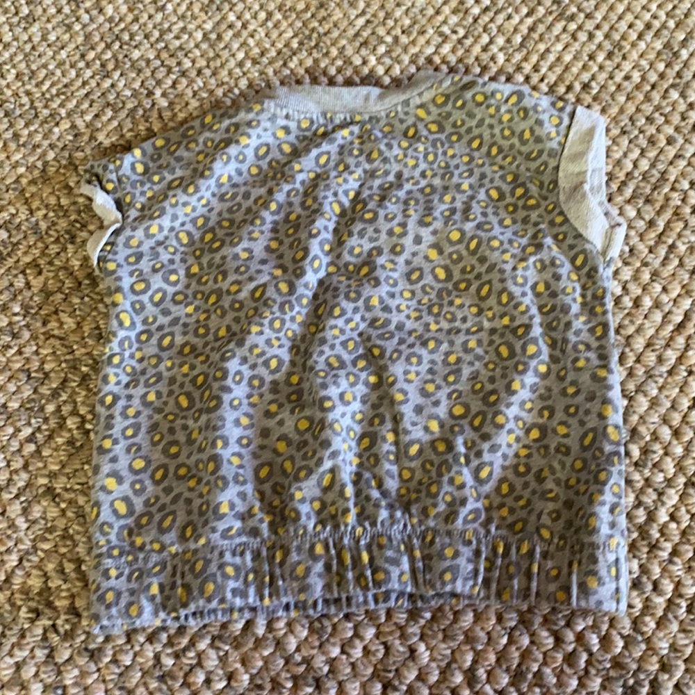 Gap Kids girl’s yellow, gray leopard shirt size S like new - Picture 2 of 7
